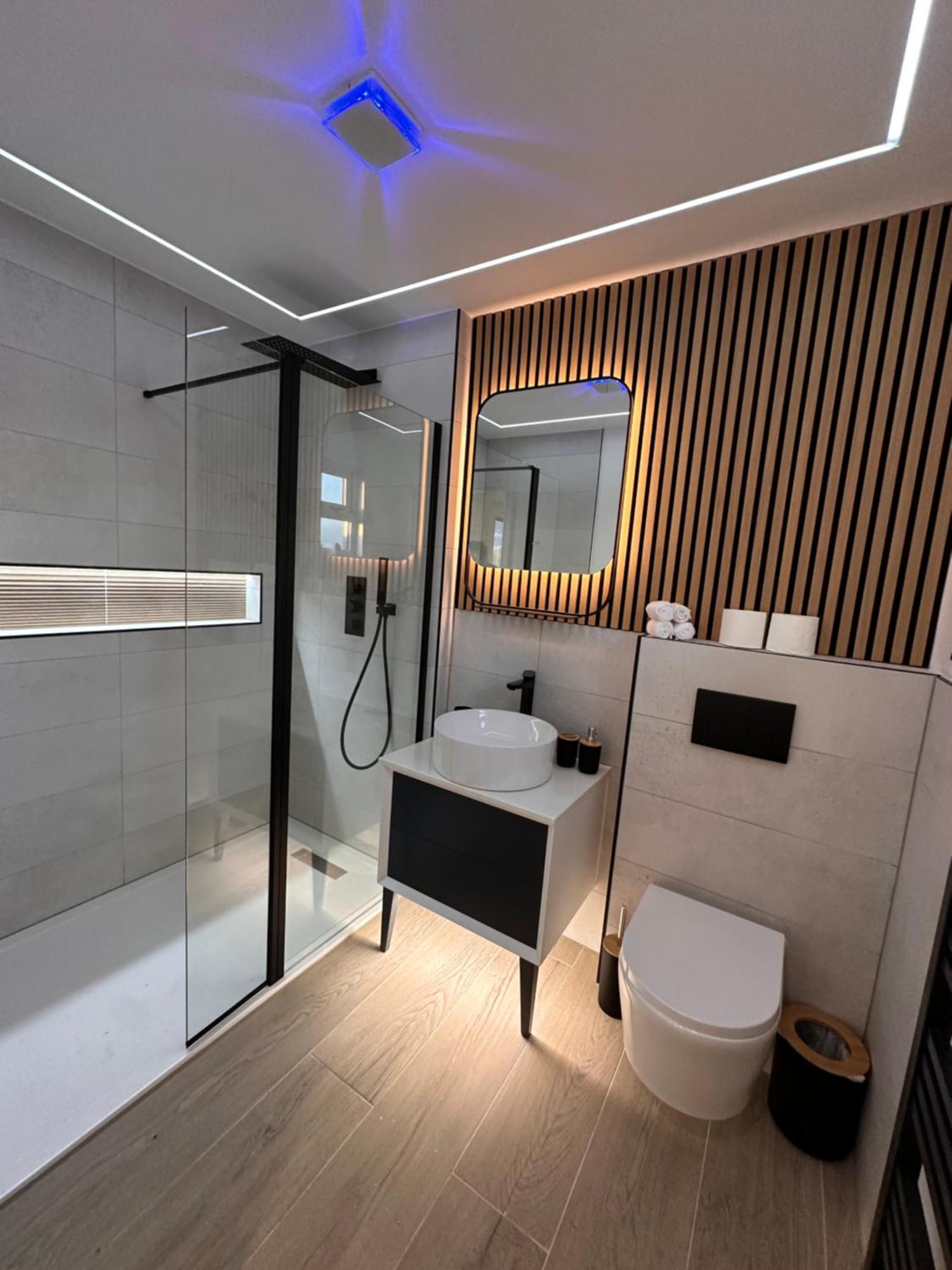 R5 - Luxury Private Ensuite Self-Contained Room - Newly Renovated Halesowen Exteriör bild