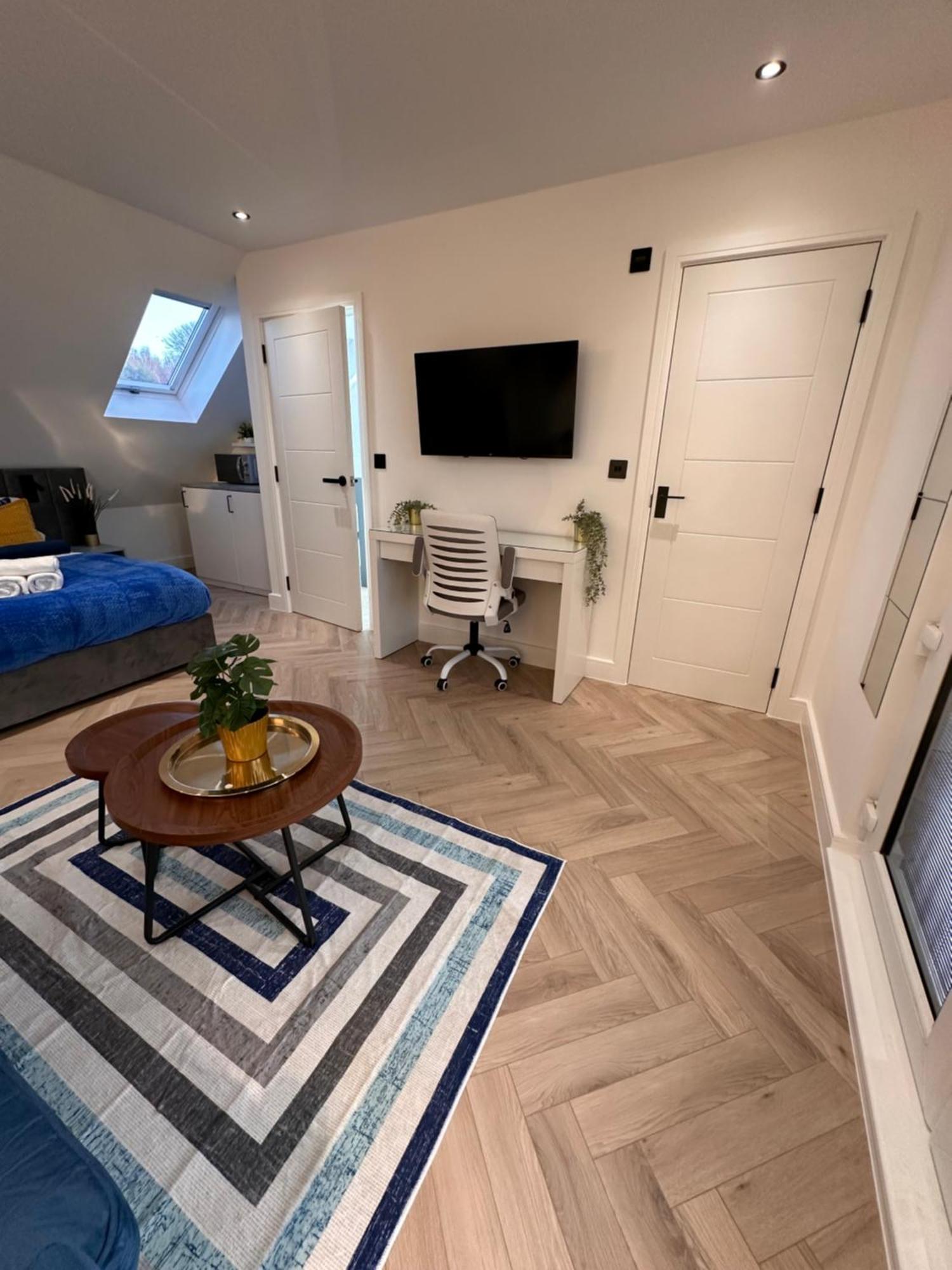 R5 - Luxury Private Ensuite Self-Contained Room - Newly Renovated Halesowen Exteriör bild