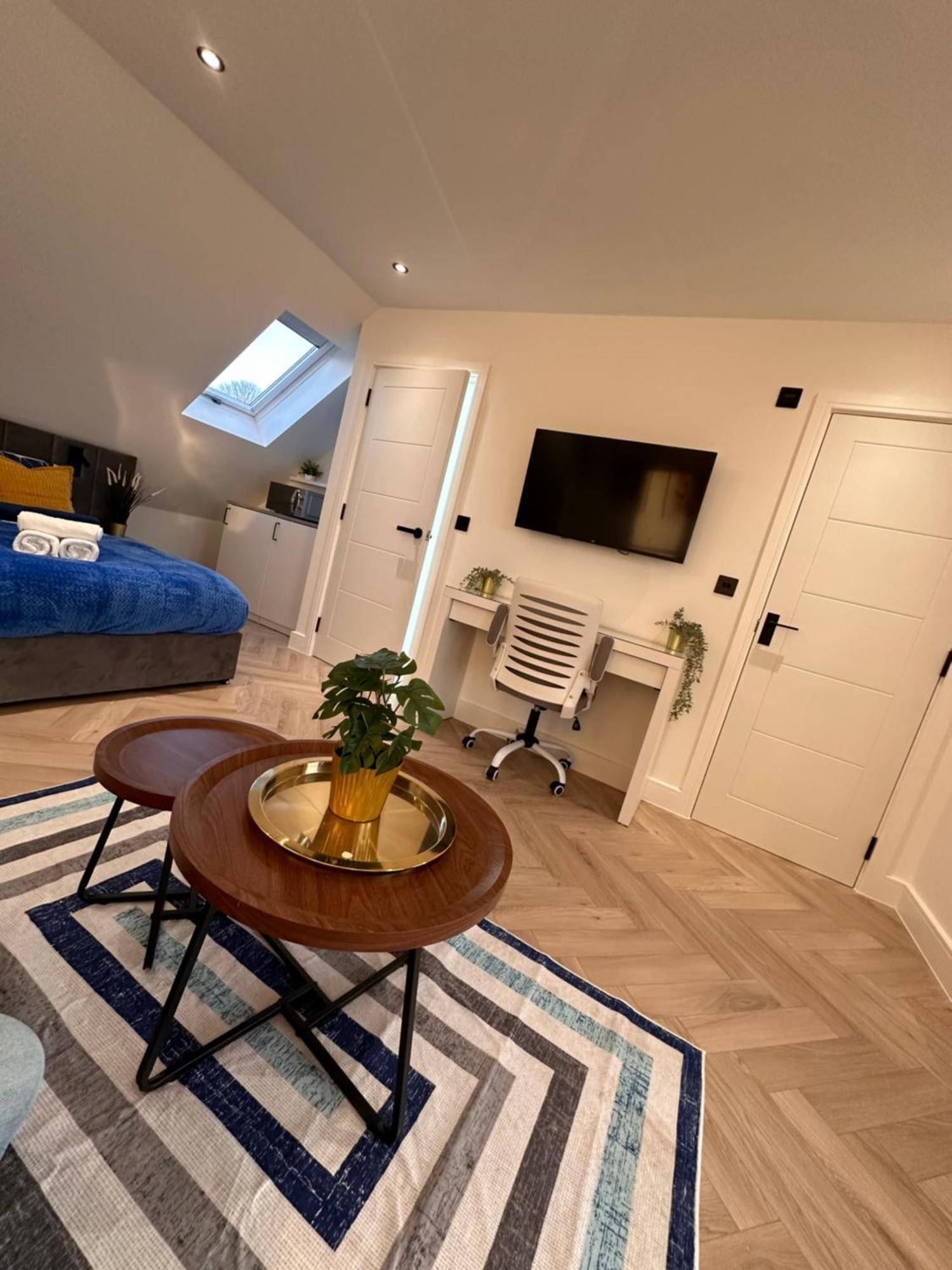R5 - Luxury Private Ensuite Self-Contained Room - Newly Renovated Halesowen Exteriör bild