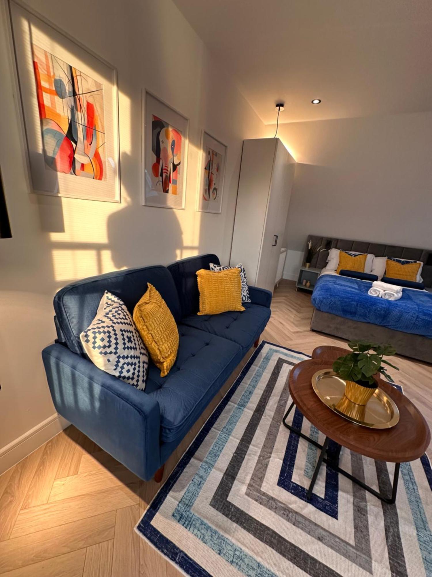 R5 - Luxury Private Ensuite Self-Contained Room - Newly Renovated Halesowen Exteriör bild